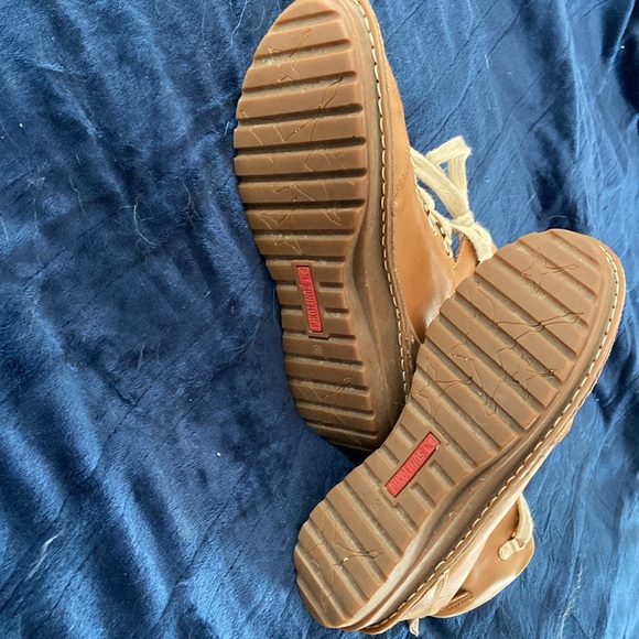 Tan, comfortable booties by Pikolinos. Awesome booties - Picture 3 of 4